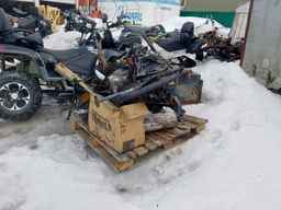 2022 Ski Snowmobile