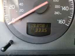 2001 VOLVO V70