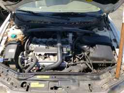 2001 VOLVO V70
