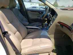 2001 VOLVO V70