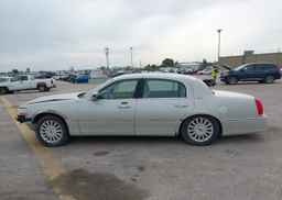 2005 LINCOLN TOWN CAR SIGNATURE