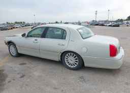 2005 LINCOLN TOWN CAR SIGNATURE