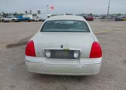 2005 LINCOLN TOWN CAR SIGNATURE