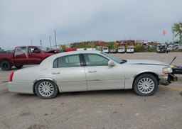 2005 LINCOLN TOWN CAR SIGNATURE