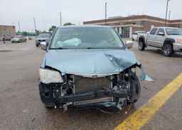 2010 CHRYSLER TOWN & COUNTRY TOURING