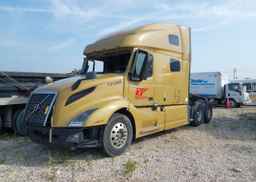 2020 VOLVO VNL64T