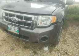 2010 FORD ESCAPE LIMITED V6