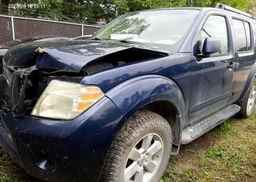2010 NISSAN PATHFINDER SE