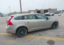 2015 VOLVO V60 T6