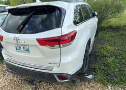 2017 TOYOTA HIGHLANDER XLE V6