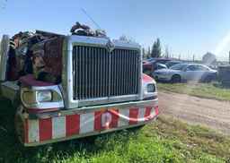 2005 INTERNATIONAL 9900