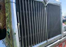 2005 INTERNATIONAL 9900