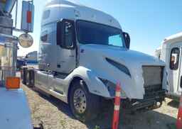 2020 VOLVO VNL64T