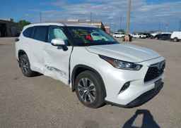 2022 TOYOTA HIGHLANDER XLE V6