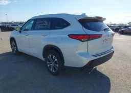 2022 TOYOTA HIGHLANDER XLE V6
