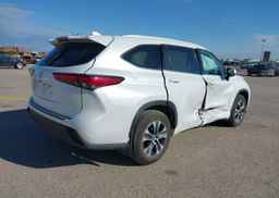 2022 TOYOTA HIGHLANDER XLE V6