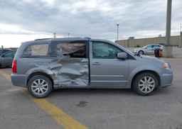 2013 CHRYSLER TOWN & COUNTRY LIMITED
