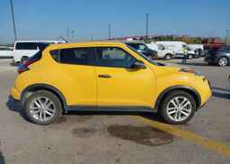 2015 NISSAN JUKE SV
