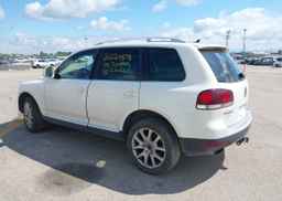 2008 VOLKSWAGEN TOUAREG V8