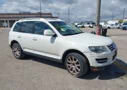 2008 VOLKSWAGEN TOUAREG V8