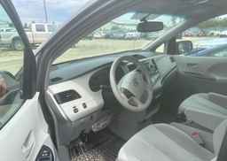 2014 TOYOTA SIENNA LE V6