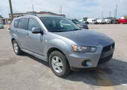 2013 MITSUBISHI OUTLANDER ES