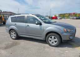 2013 MITSUBISHI OUTLANDER ES