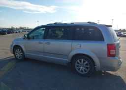 2009 CHRYSLER TOWN & COUNTRY TOURING