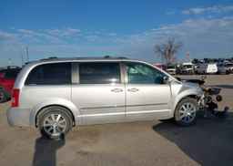 2009 CHRYSLER TOWN & COUNTRY TOURING