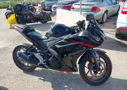 2015 YAMAHA YZF R3