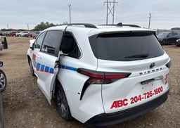 2022 TOYOTA SIENNA LE 8-PASSENGER