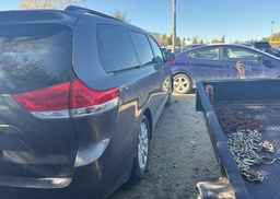 2011 TOYOTA SIENNA XLE V6