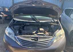 2011 TOYOTA SIENNA XLE V6