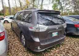 2011 TOYOTA SIENNA SE V6