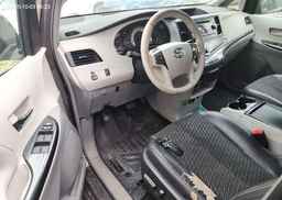 2011 TOYOTA SIENNA SE V6