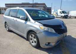 2011 TOYOTA SIENNA LE V6