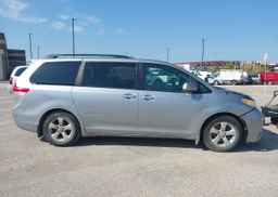 2011 TOYOTA SIENNA LE V6