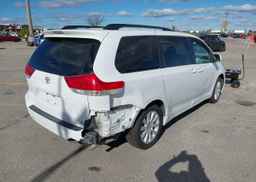 2012 TOYOTA SIENNA LE V6