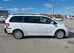 2012 TOYOTA SIENNA LE V6