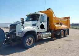 2011 MACK 700 GU700