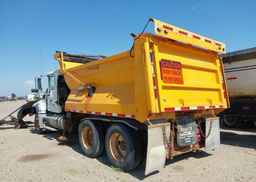 2011 MACK 700 GU700