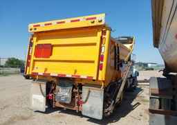 2011 MACK 700 GU700