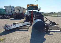 2011 MACK 700 GU700