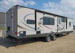 2015 FOREST RIVER INC. 33RKS