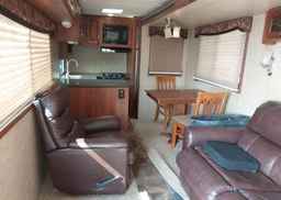 2015 FOREST RIVER INC. 33RKS