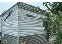 2010 TRAILER GREY WOLF..