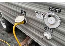 2010 TRAILER GREY WOLF..