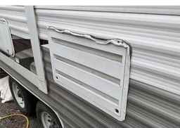 2010 TRAILER GREY WOLF..