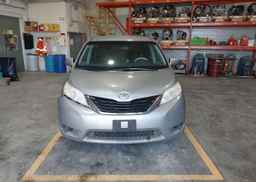 2013 TOYOTA SIENNA LE
