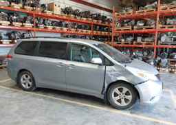 2013 TOYOTA SIENNA LE